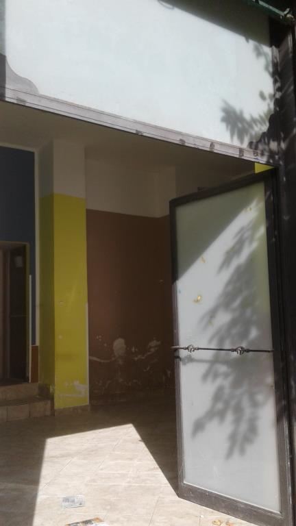 locale commerciale in vendita a Salerno in zona Centro Città