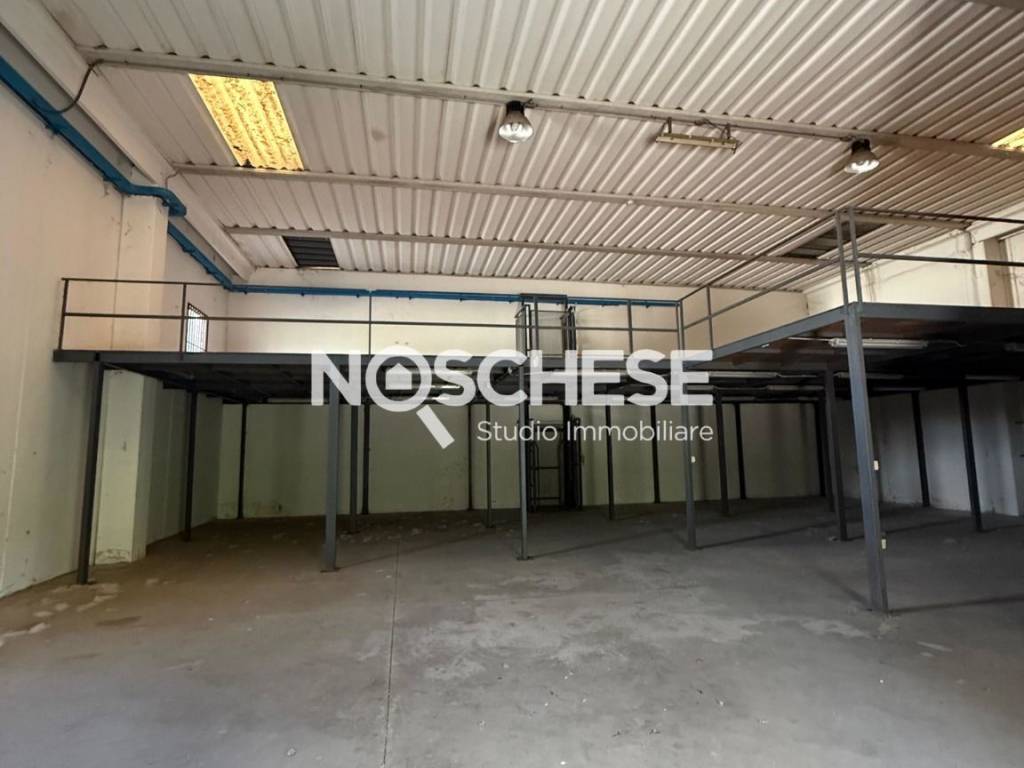 capannone in vendita a Salerno in zona Zona Industriale