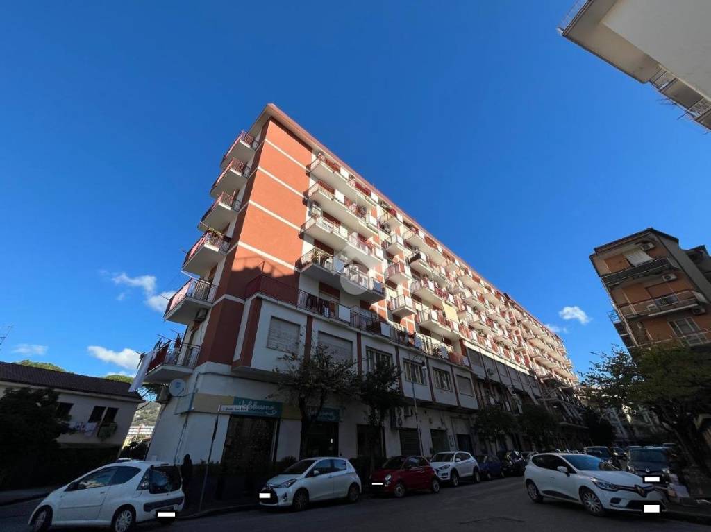 appartamento in vendita a Salerno in zona Pastena