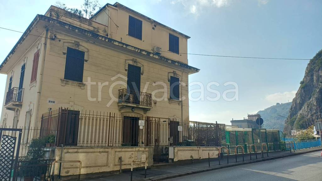 appartamento in vendita a Salerno in zona Porto