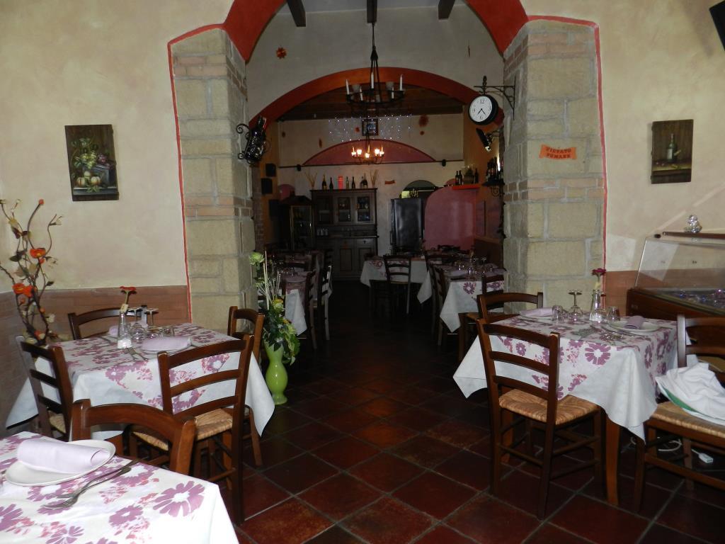 negozio in vendita a Salerno in zona Centro Città