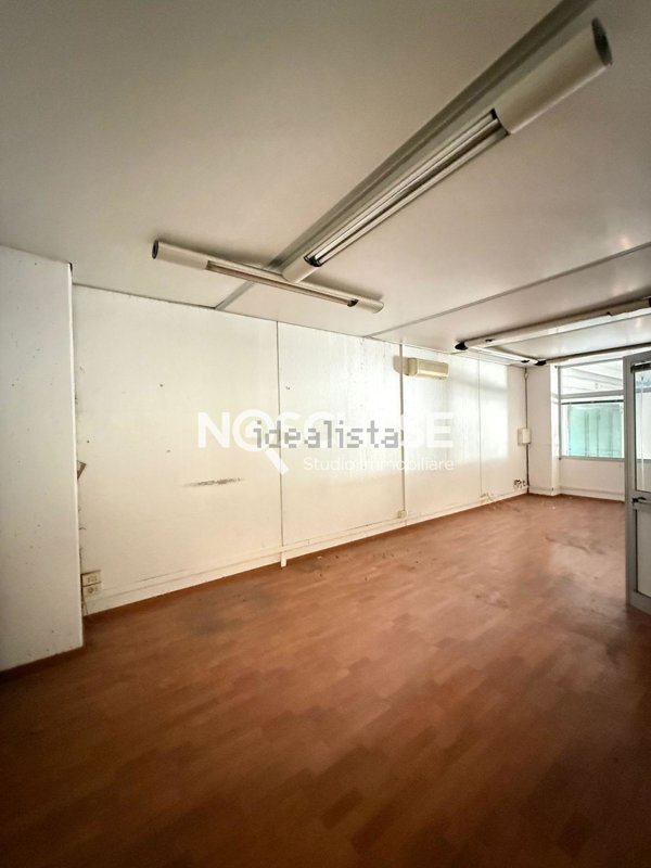 capannone in vendita a Salerno in zona Zona Industriale