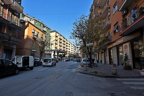 negozio in vendita a Salerno in zona Brignano / Piezzo