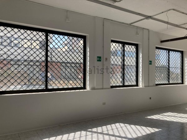 locale commerciale in vendita a Salerno in zona San Leonardo