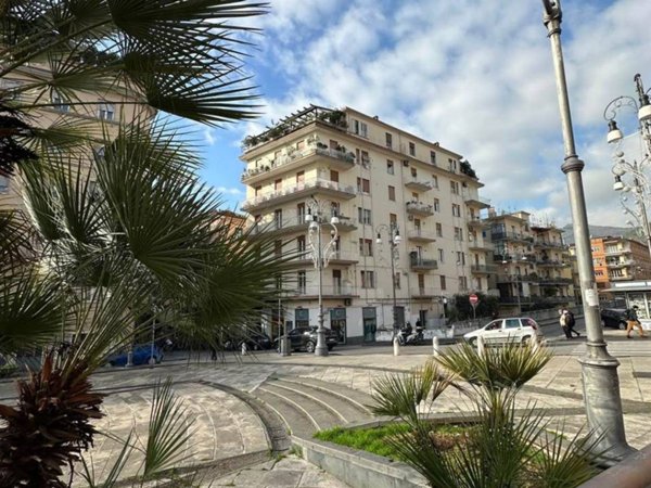 appartamento in vendita a Salerno in zona Centro Città