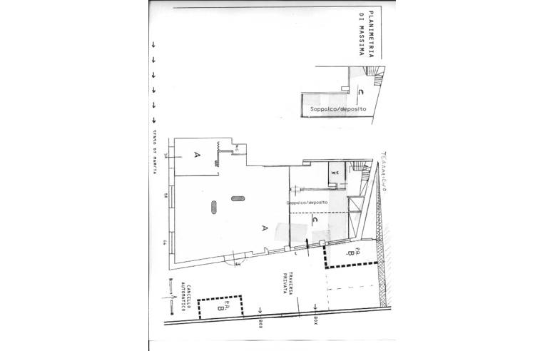 locale commerciale in vendita a Salerno in zona Centro Città