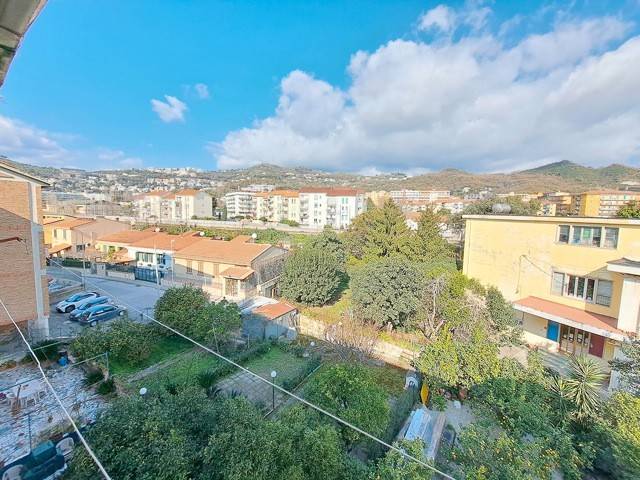 appartamento in vendita a Salerno in zona Pastena