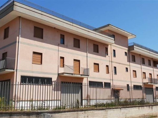 locale commerciale in vendita a Salerno in zona Zona Industriale