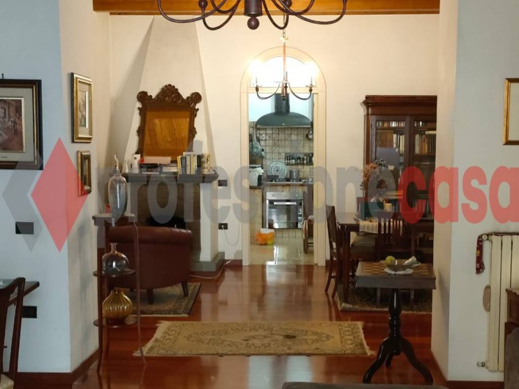 appartamento in vendita a Salerno in zona Centro Città