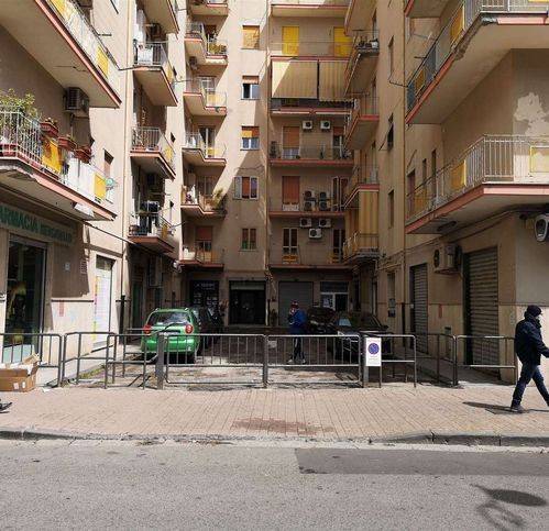 negozio in vendita a Salerno in zona Mercatello