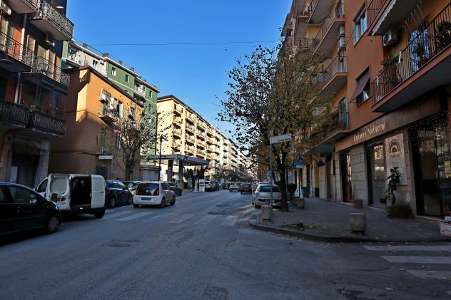 locale commerciale in vendita a Salerno