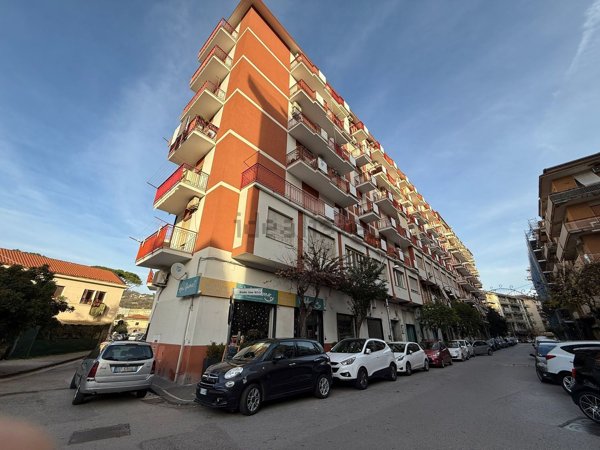 appartamento in vendita a Salerno in zona Pastena