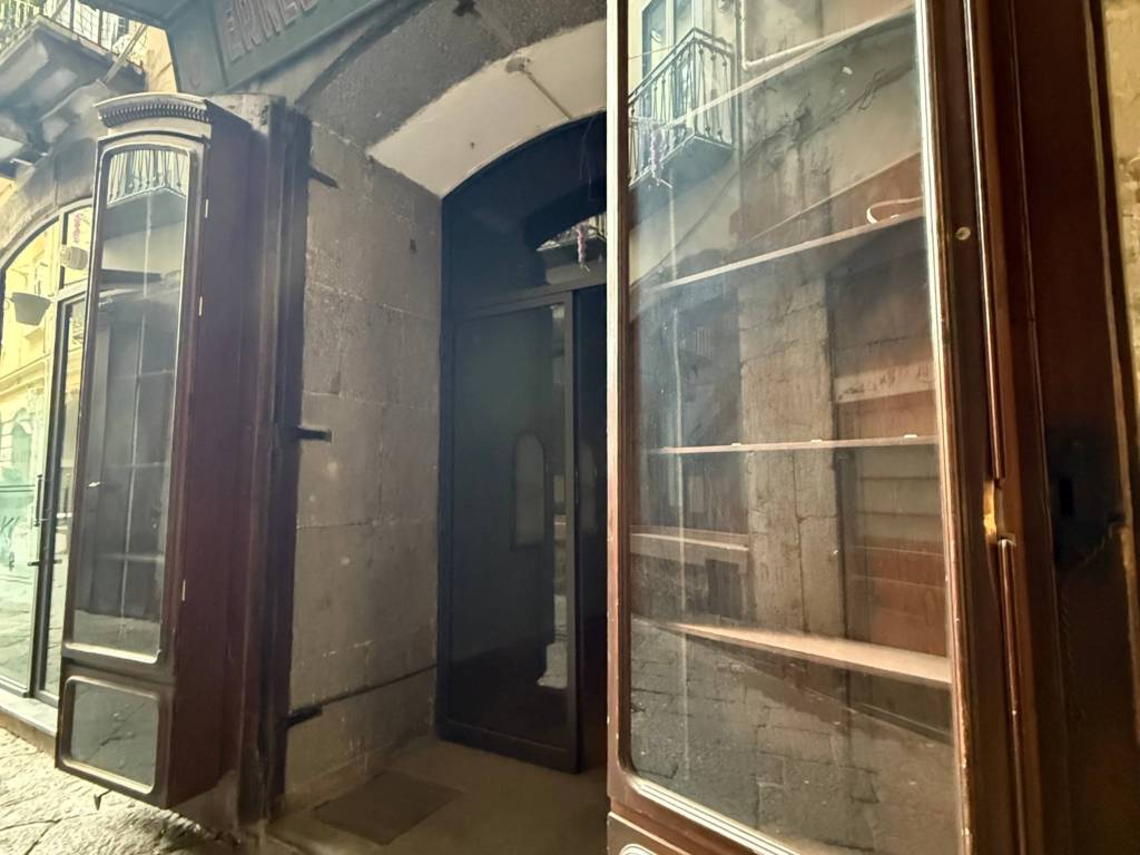 negozio in vendita a Salerno in zona Centro Città