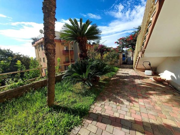 casa indipendente in vendita a Salerno in zona Sala Abbagnano