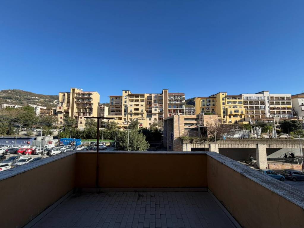 appartamento in vendita a Salerno in zona Pastena