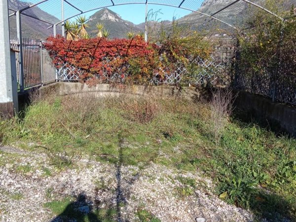 casa indipendente in vendita a Salerno in zona Giovi Altimare