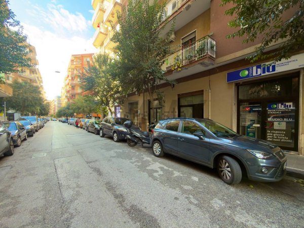 locale commerciale in vendita a Salerno in zona Mercatello