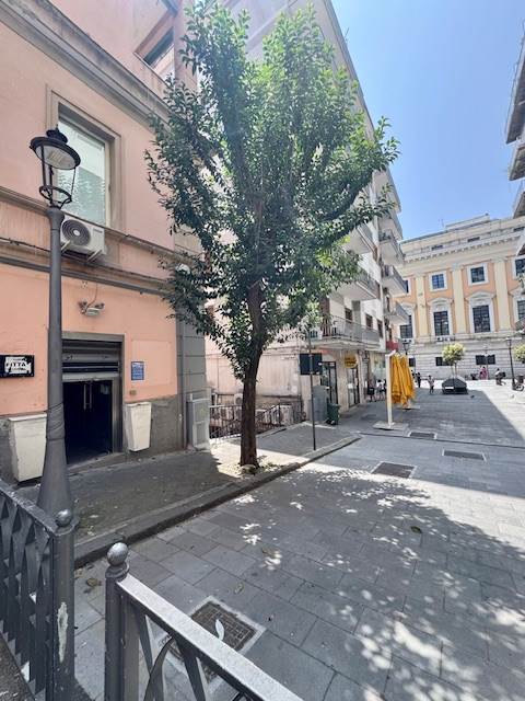 negozio in vendita a Salerno in zona Centro Città