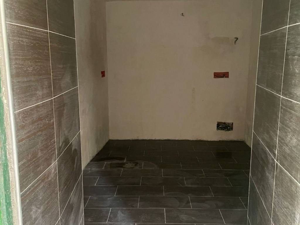 negozio in vendita a Salerno in zona Centro Città