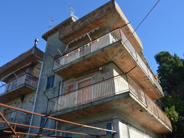 casa indipendente in vendita a Salerno in zona Ogliara