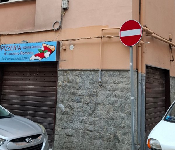 locale commerciale in vendita a Salerno