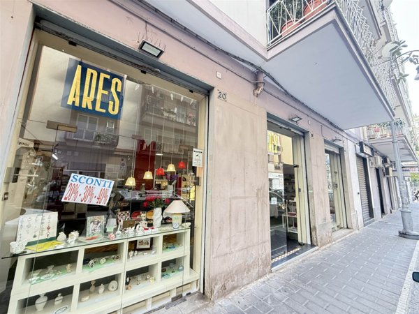 negozio in vendita a Salerno in zona Pastena