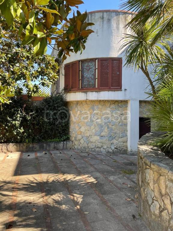 casa indipendente in vendita a Salerno in zona Zona Industriale