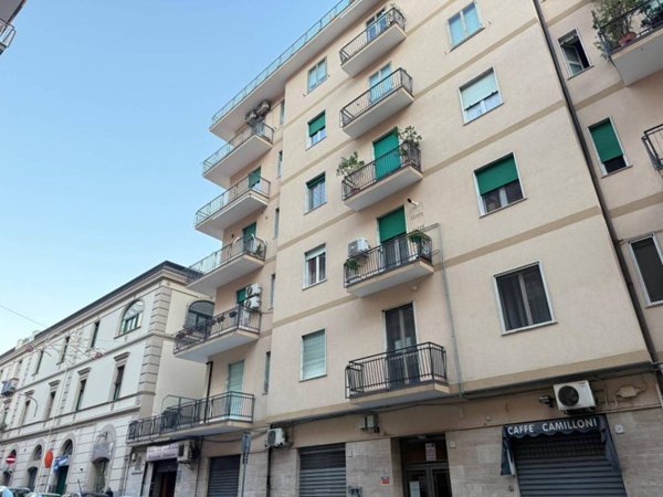 negozio in vendita a Salerno in zona Centro Città