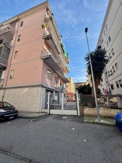 appartamento in vendita a Salerno in zona Pastena
