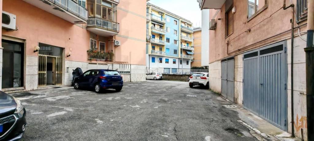 appartamento in vendita a Salerno in zona Pastena
