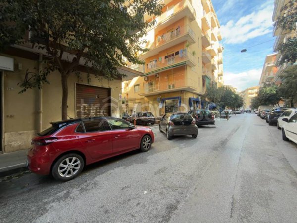 negozio in vendita a Salerno in zona Mercatello