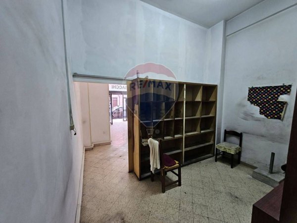 negozio in vendita a Salerno in zona Mercatello