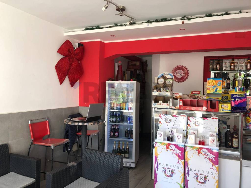 negozio in vendita a Salerno in zona Centro Città