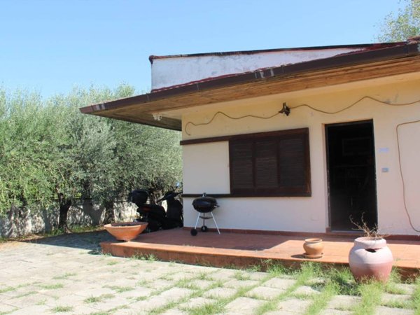 casa indipendente in vendita a Salerno in zona Zona Industriale