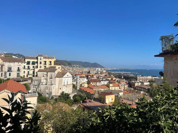 appartamento in vendita a Salerno in zona Centro Città