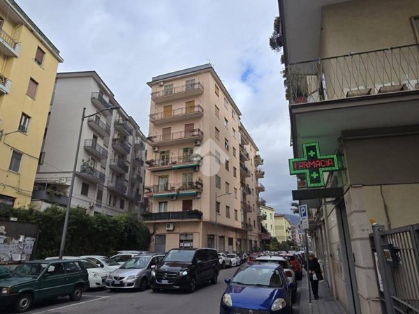 negozio in vendita a Salerno