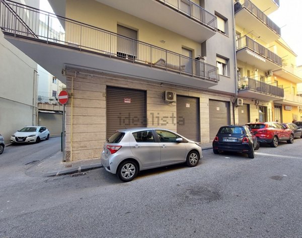 locale commerciale in vendita a Salerno in zona Torrione