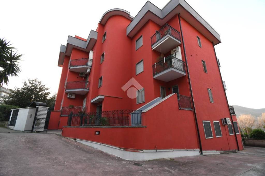 appartamento in vendita a Salerno in zona Brignano / Piezzo