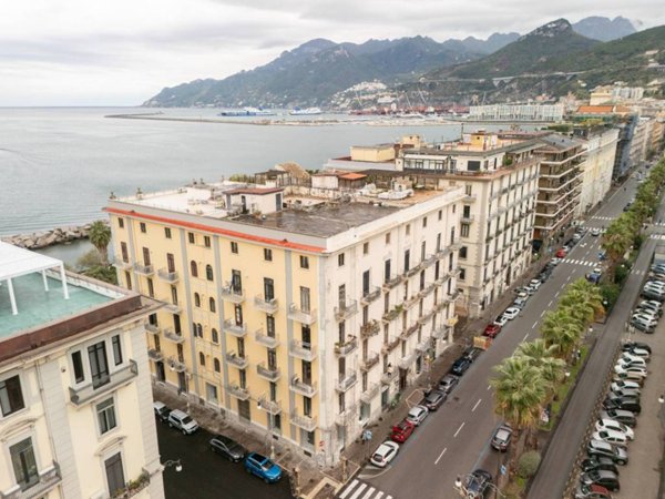 appartamento in vendita a Salerno in zona Centro Città