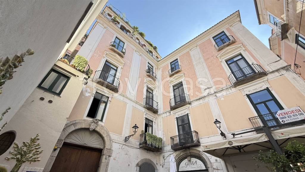 casa semindipendente in vendita a Salerno in zona Centro Città