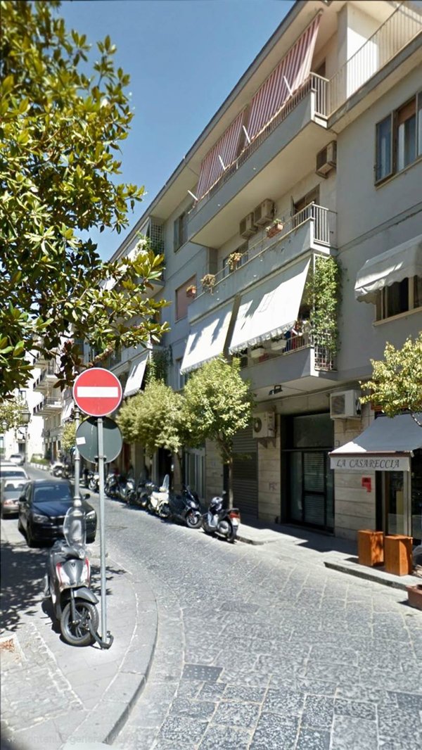 negozio in vendita a Salerno in zona Centro Città