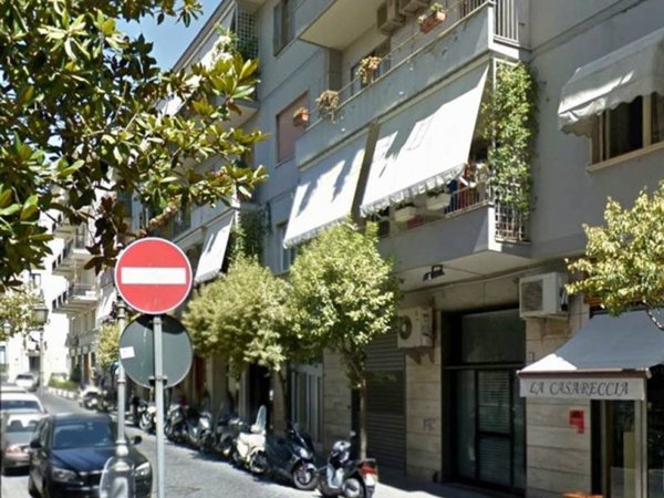 negozio in vendita a Salerno in zona Centro Città