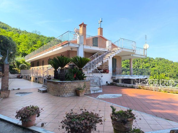 casa indipendente in vendita a Salerno