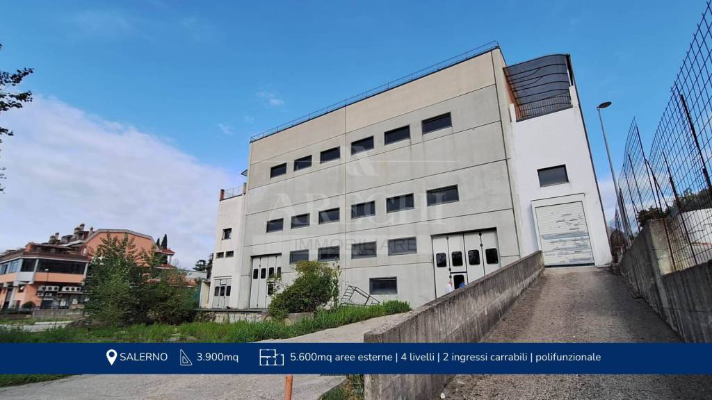 capannone in vendita a Salerno in zona Zona Industriale