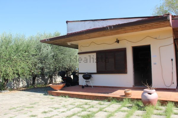 casa indipendente in vendita a Salerno in zona Porto