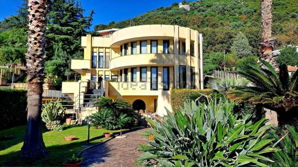 casa indipendente in vendita a Salerno in zona Fuorni