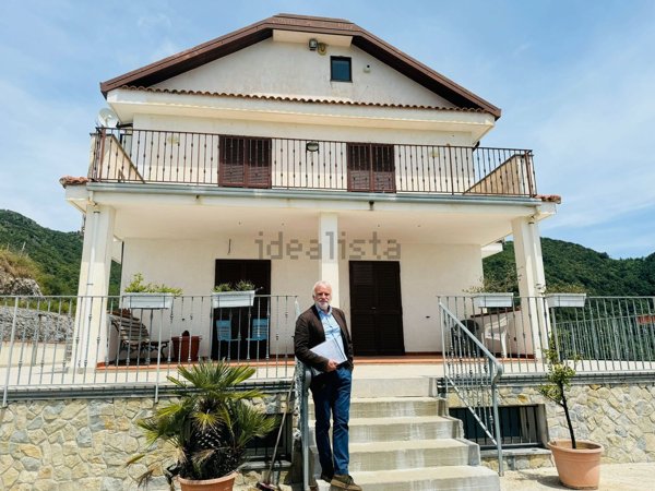 casa indipendente in vendita a Salerno
