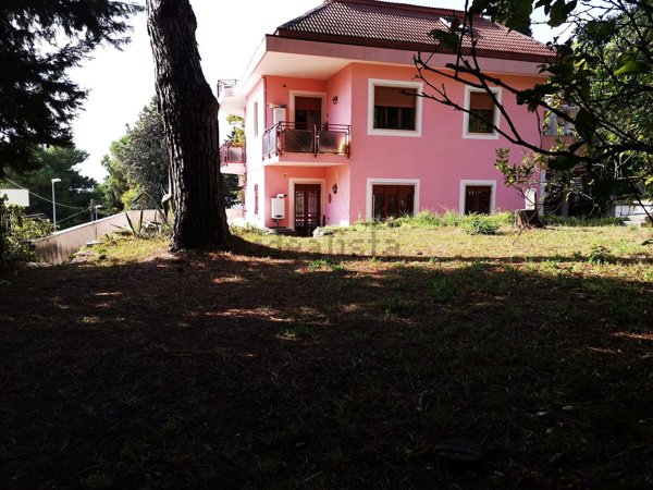casa indipendente in vendita a Salerno
