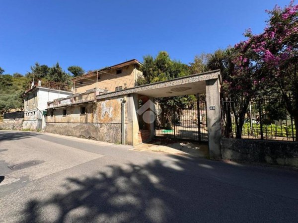casa indipendente in vendita a Salerno in zona Giovi Altimare