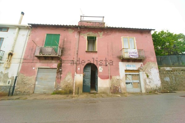 casa indipendente in vendita a Salerno in zona Ogliara
